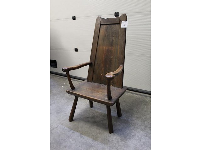 Antieke houten kinderstoel met verhoogde leuningen. vermoedelijk rond 1900. hoogte stoel 115 cm. zithoogte ... - afbeelding 2 van  4