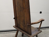 Antieke houten kinderstoel met verhoogde leuningen. vermoedelijk rond 1900. hoogte stoel 115 cm. zithoogte ... - afbeelding 4 van  4
