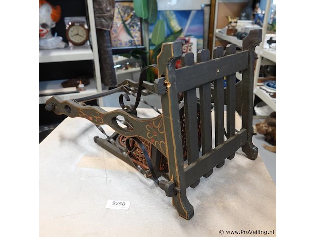 Antieke houten poppenschommel, begin 20e eeuw - afbeelding 5 van  5