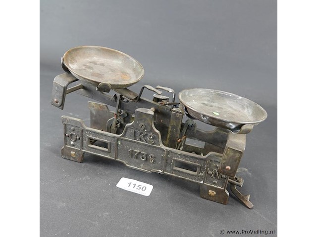 Antieke ijzeren balans - afbeelding 1 van  5