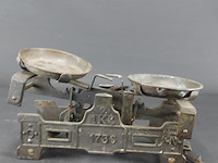 Antieke ijzeren balans - afbeelding 2 van  5