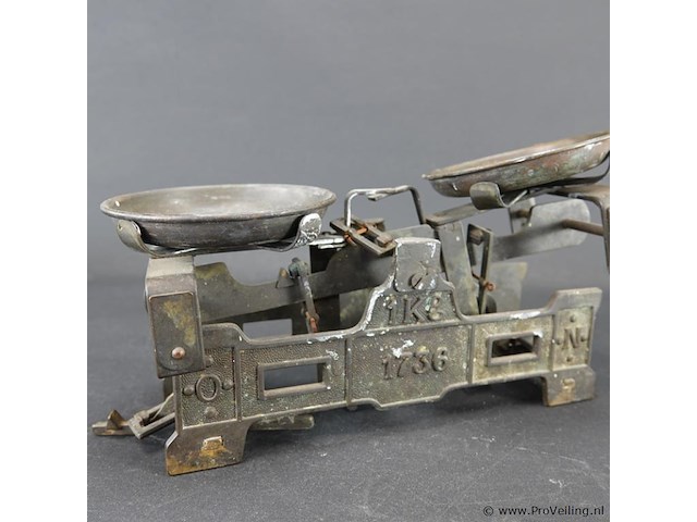 Antieke ijzeren balans - afbeelding 4 van  5