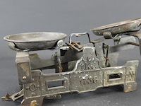 Antieke ijzeren balans - afbeelding 4 van  5