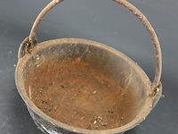 Antieke ijzeren ketel - afbeelding 2 van  5