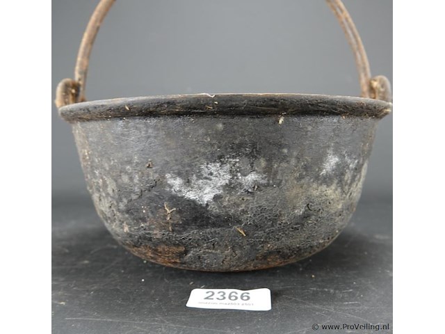 Antieke ijzeren ketel - afbeelding 4 van  5