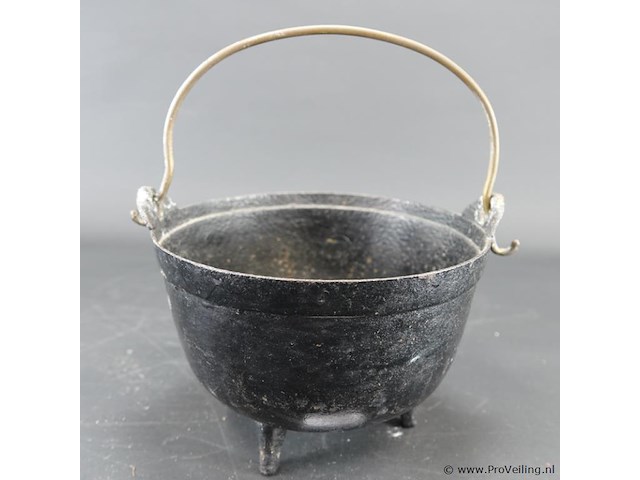 Antieke ijzeren ketel - afbeelding 2 van  5