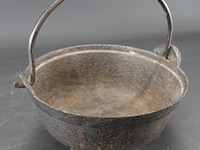 Antieke ijzeren ketel - afbeelding 1 van  5