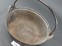 Antieke ijzeren ketel - afbeelding 3 van  5