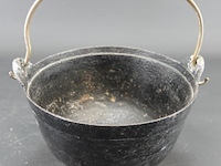 Antieke ijzeren ketel - afbeelding 1 van  5