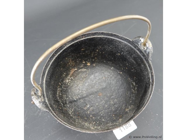 Antieke ijzeren ketel - afbeelding 3 van  5