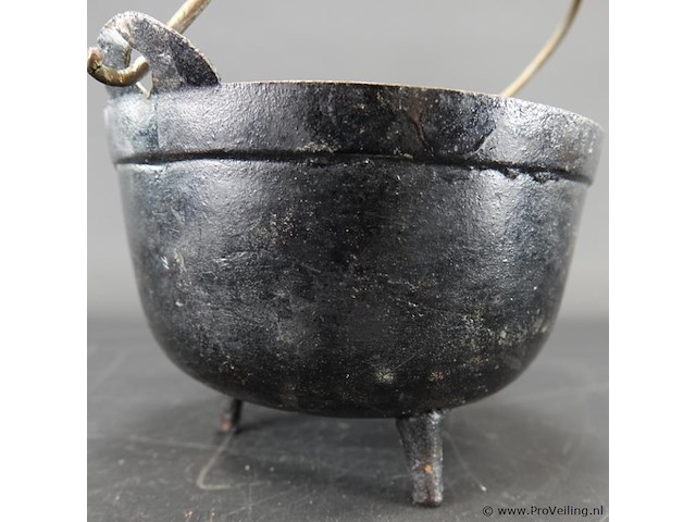 Antieke ijzeren ketel - afbeelding 4 van  5