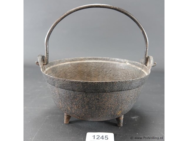 Antieke ijzeren ketel - afbeelding 2 van  5