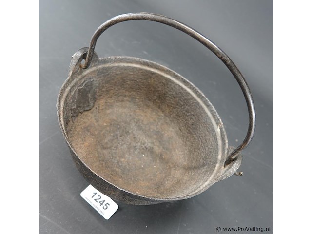 Antieke ijzeren ketel - afbeelding 3 van  5