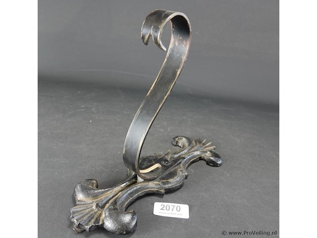 Antieke ijzeren wandhaak - afbeelding 1 van  5