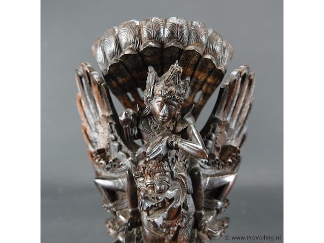 Antieke in hardhout gesneden garuda - afbeelding 2 van  5