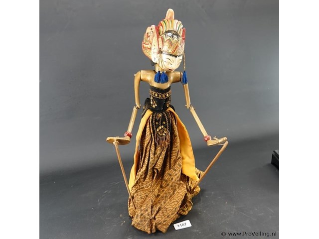 Antieke indische wajang golek pop - afbeelding 2 van  5