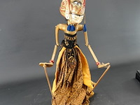 Antieke indische wajang golek pop - afbeelding 2 van  5