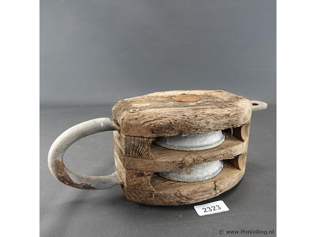 Antieke katrol - afbeelding 1 van  5