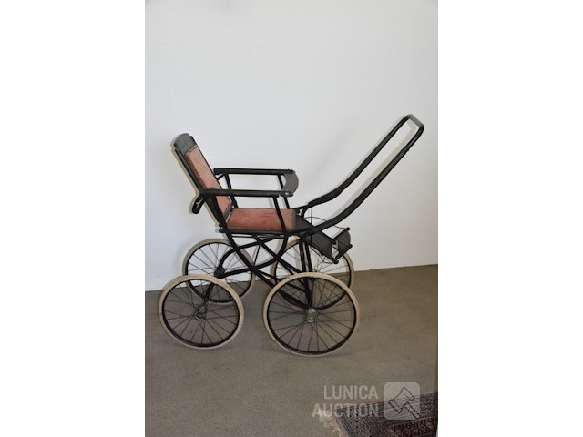 Antieke kinderwagen - afbeelding 1 van  4