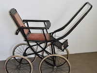 Antieke kinderwagen - afbeelding 1 van  4