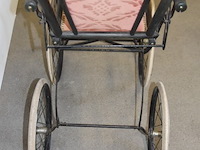 Antieke kinderwagen - afbeelding 3 van  4