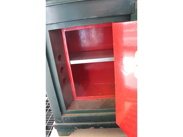 Antieke kluis met sleutel van de woude & co sneek. afmeting 57,5 x 44 cm. hoogte 77 cm. dikte deur 10 cm. z... - afbeelding 5 van  6