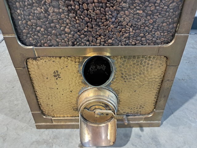Antieke koffiebonenautomaat, otto kind - afbeelding 2 van  15