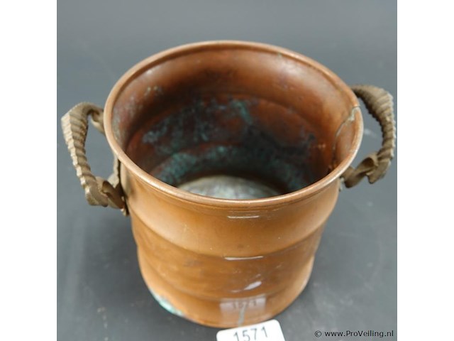 Antieke koperen cache-pot voorzien van bronzen handvatten - afbeelding 3 van  5