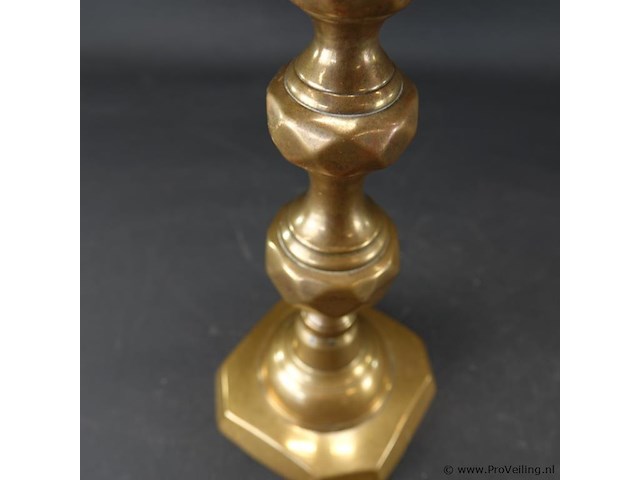 Antieke koperen king of diamondsstile engelse kandelaar - afbeelding 4 van  5