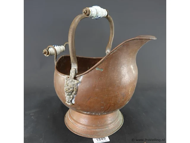 Antieke koperen kolenkit (of kolenemmer/helmpot) uit de vroege 20e eeuw - afbeelding 1 van  5
