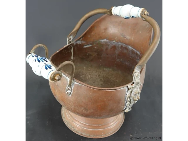 Antieke koperen kolenkit (of kolenemmer/helmpot) uit de vroege 20e eeuw - afbeelding 3 van  5