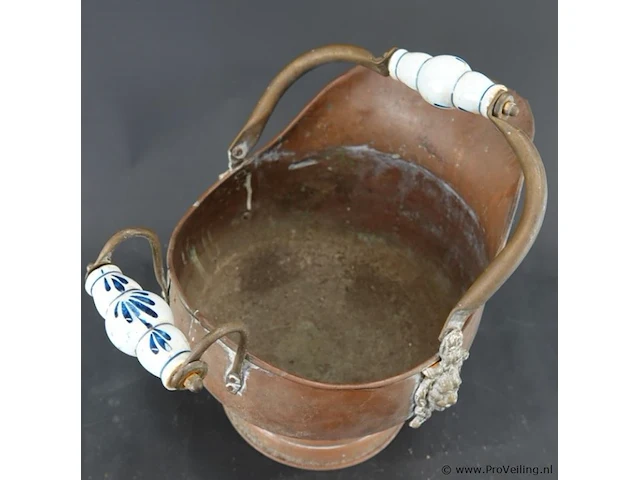 Antieke koperen kolenkit (of kolenemmer/helmpot) uit de vroege 20e eeuw - afbeelding 4 van  5