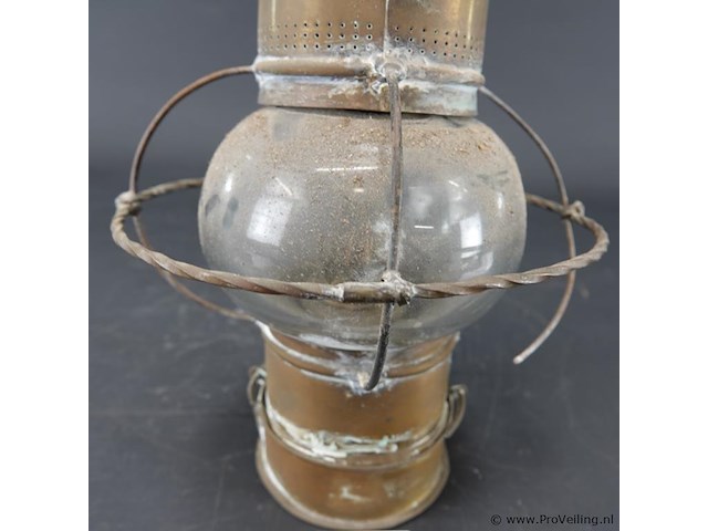 Antieke koperen scheepslamp/stormlantaarn. - afbeelding 3 van  5