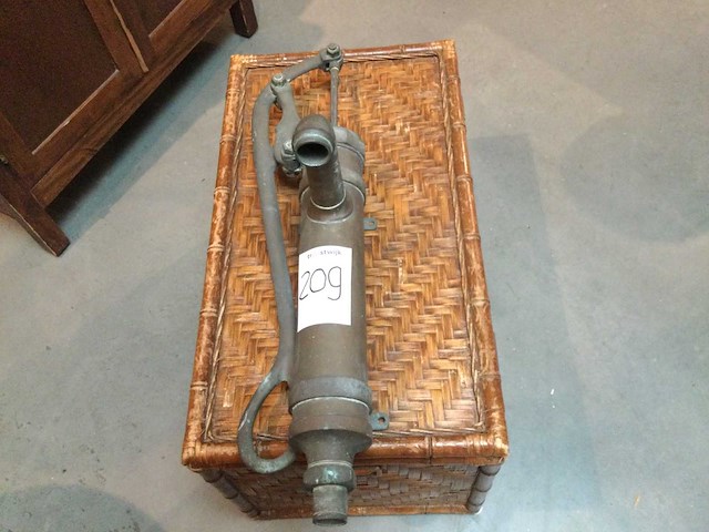 Antieke koperen waterpomp - afbeelding 1 van  3