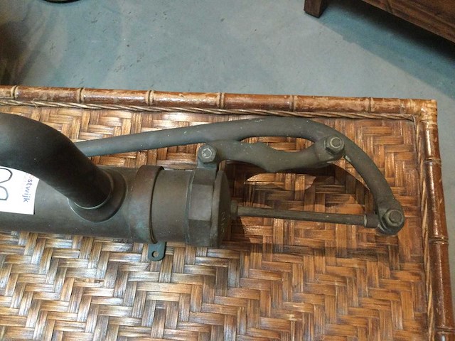 Antieke koperen waterpomp - afbeelding 2 van  3