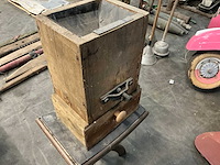 Antieke kruk met bonnenmaler - afbeelding 3 van  5