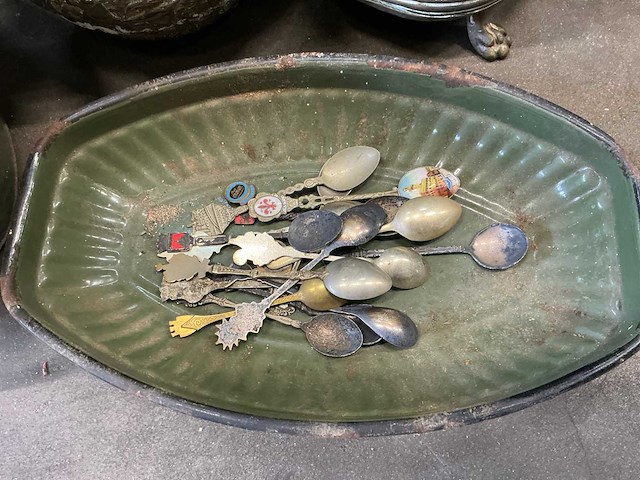 Antieke lepels, speldjes en koperen schalen - afbeelding 6 van  8