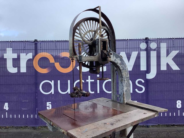 Antieke lintzaagmachine - afbeelding 2 van  6