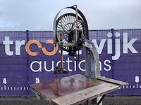 Antieke lintzaagmachine - afbeelding 2 van  6