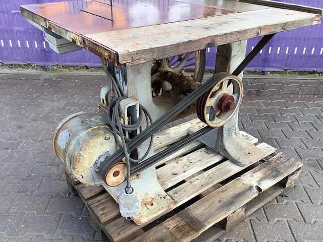 Antieke lintzaagmachine - afbeelding 3 van  6