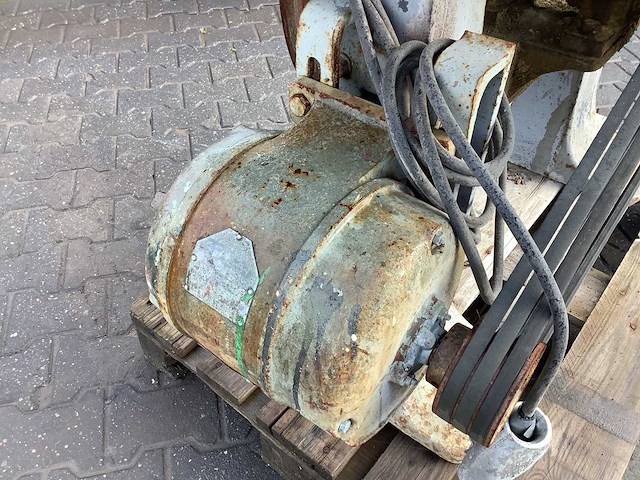 Antieke lintzaagmachine - afbeelding 5 van  6