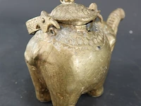 Antieke messing of bronzen theepot of schenkkan in de vorm van een olifant - afbeelding 3 van  8