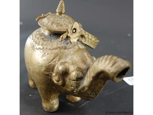 Antieke messing of bronzen theepot of schenkkan in de vorm van een olifant - afbeelding 5 van  8