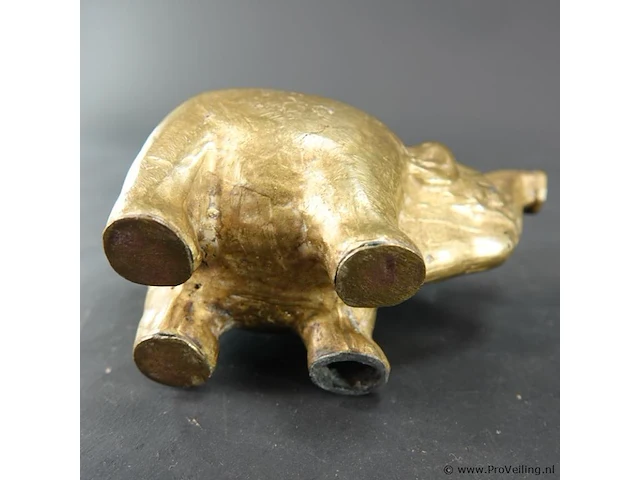 Antieke messing of bronzen theepot of schenkkan in de vorm van een olifant - afbeelding 7 van  8