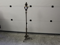 Antieke metalen staande lamp. hoogte 140 cm - afbeelding 1 van  4