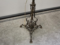 Antieke metalen staande lamp. hoogte 140 cm - afbeelding 3 van  4