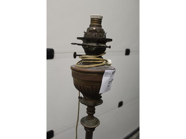Antieke metalen staande lamp. hoogte 140 cm - afbeelding 4 van  4