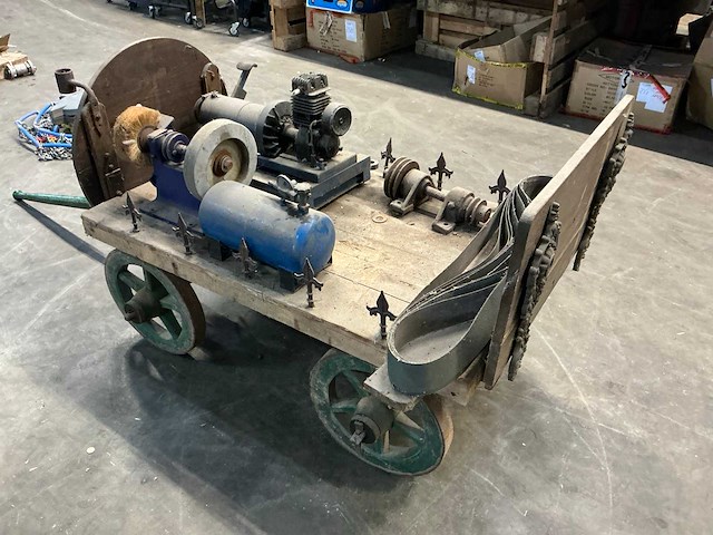 Antieke mobile werkbank - afbeelding 9 van  12