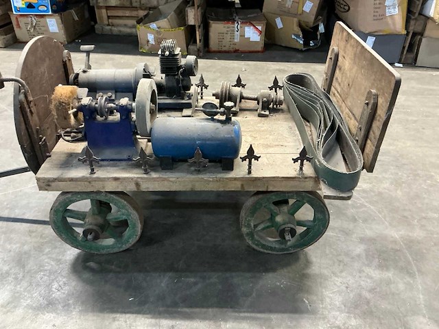 Antieke mobile werkbank - afbeelding 10 van  12