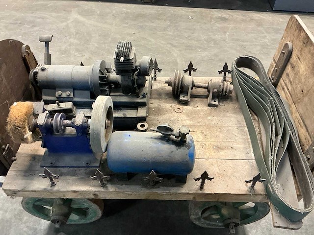 Antieke mobile werkbank - afbeelding 11 van  12